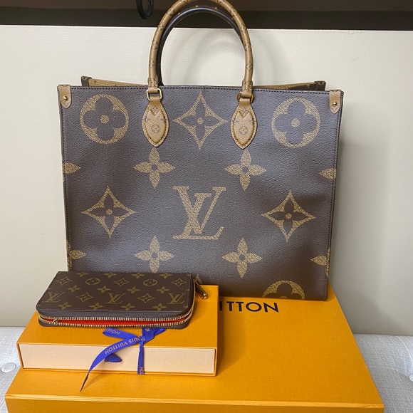 LOUIS VUITTON GM Handbag and Wallet Set - Picture 5 of 6